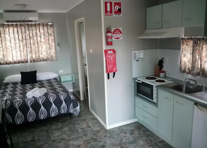Bushchooks Travellers Village